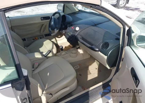 2005 Volkswagen New Beetle Gls 1.8T from USA, damaged, VIN 3VWCD31Y65M318164